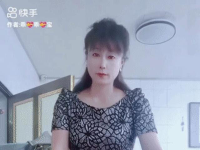 46岁的熟女婶婶 ❤️ 年纪虽大，但性欲旺盛，自慰，男士精液射玩弄涂抹全身！