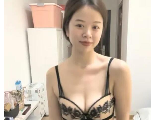 极品尤物性感美女！新人近期下海！吊带黑丝扭腰摆臀热舞