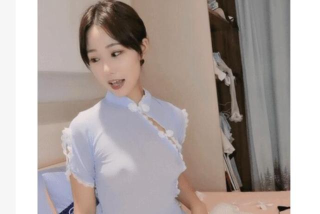 情趣旗袍极品美女，黑白丝袜足交\