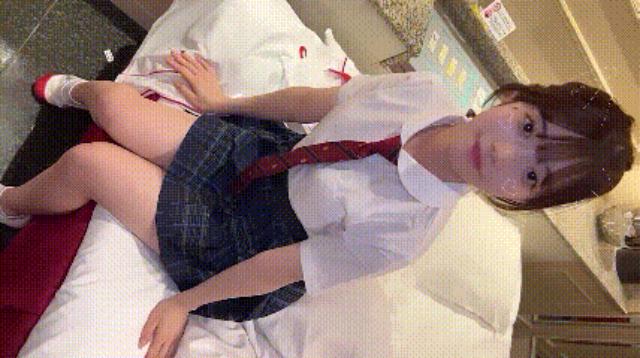 高颜清纯JK美眉 超可爱偶像级美少女 皮肤白皙小娇乳 被无套输出 吐着舌头等精液表情超诱人 口爆吃精