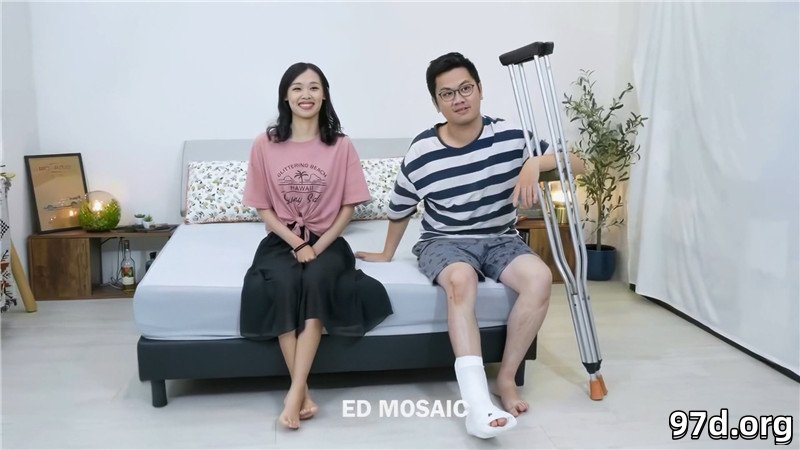 ED Mosaic 新人! 24岁女友若若性慾太强 体残的男友希望我找两位帅哥陪她玩3P初体验[2.35G]